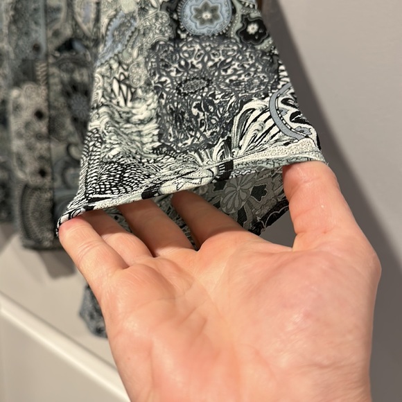 NWT-Joan Rivers, Classics Collection, Print Textured Blouse, Long Sleeves - Picture 8 of 11